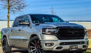 DODGE RAM 1500 5.7L HEMI 4X4 401PK V8 * LONGHORN EDITION * FULL OPTION * BLACK-OPPS * 360 CAMERA * ADAPTIEVE CRUISE CONTROLE * LANE ASSIST * PRACHTIG * 22 INCH XD SPORTVELGEN BREEDSET * ZWARTE HEMEL * SUPER DIKKE KLEUR COMBINATIE * vol