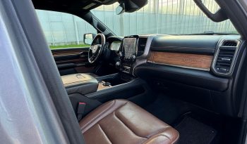 DODGE RAM 1500 5.7L HEMI 4X4 401PK V8 * LONGHORN EDITION * FULL OPTION * BLACK-OPPS * 360 CAMERA * ADAPTIEVE CRUISE CONTROLE * LANE ASSIST * PRACHTIG * 22 INCH XD SPORTVELGEN BREEDSET * ZWARTE HEMEL * SUPER DIKKE KLEUR COMBINATIE * vol