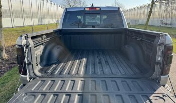 DODGE RAM 1500 5.7L HEMI 4X4 401PK V8 * LONGHORN EDITION * FULL OPTION * BLACK-OPPS * 360 CAMERA * ADAPTIEVE CRUISE CONTROLE * LANE ASSIST * PRACHTIG * 22 INCH XD SPORTVELGEN BREEDSET * ZWARTE HEMEL * SUPER DIKKE KLEUR COMBINATIE * vol