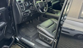 DODGE RAM 1500 5.7L HEMI 4X4 401PK * LIMITED EDITION * UNIEK * BOM VOL* WIDE BODY * RAMBOXEN * DIAMONDBACK-COVER * 22 INCH BREEDSET LICHTMETALEN SPORTVELGEN * GLASCOATING * OPEN UITLAATSYSTEEM * CUSTOM STRIPING * BLACK-OPPS UITVOERING * PPF SMOKE VERLICHTING * AFSTAND START * LUCHTVERING * vol