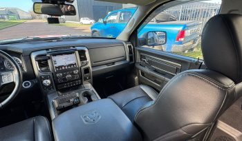DODGE RAM 1500 5.7L HEMI V8 4X4 SPORT * 425 PK * WIDE BODY * 20 INCH 4 – PLAY BREEDSET * CUSTOM STRIPING * LEDBAR * TOPLIGHTS * AFSTAND START * LUCHTVERING * LPG PRINS ONDERBOUW * BOM VOL * UNIEKE KLEUR * CUSTOM KOPLAMPEN & ACHTERLICHTEN * EXTREEM LAGE BIJTELLING * vol