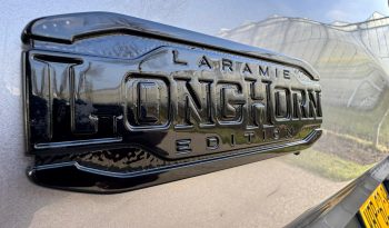 DODGE RAM 1500 5.7L HEMI 4X4 401PK V8 * LONGHORN EDITION * FULL OPTION * BLACK-OPPS * 360 CAMERA * ADAPTIEVE CRUISE CONTROLE * LANE ASSIST * PRACHTIG * 22 INCH XD SPORTVELGEN BREEDSET * ZWARTE HEMEL * SUPER DIKKE KLEUR COMBINATIE * vol