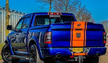 DODGE RAM 1500 5.7L HEMI V8 4X4 SPORT * 425 PK * WIDE BODY * 20 INCH 4 – PLAY BREEDSET * CUSTOM STRIPING * LEDBAR * TOPLIGHTS * AFSTAND START * LUCHTVERING * LPG PRINS ONDERBOUW * BOM VOL * UNIEKE KLEUR * CUSTOM KOPLAMPEN & ACHTERLICHTEN * EXTREEM LAGE BIJTELLING * vol