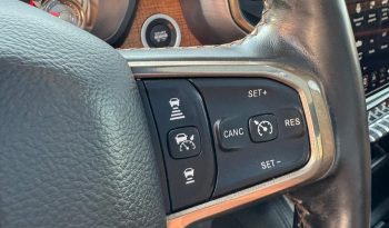 DODGE RAM 1500 5.7L HEMI 4X4 401PK V8 * LONGHORN EDITION * FULL OPTION * BLACK-OPPS * 360 CAMERA * ADAPTIEVE CRUISE CONTROLE * LANE ASSIST * PRACHTIG * 22 INCH XD SPORTVELGEN BREEDSET * ZWARTE HEMEL * SUPER DIKKE KLEUR COMBINATIE * vol