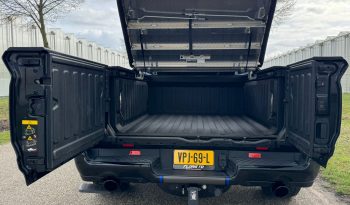 DODGE RAM 1500 5.7L HEMI 4X4 401PK * LIMITED EDITION * UNIEK * BOM VOL* WIDE BODY * RAMBOXEN * DIAMONDBACK-COVER * 22 INCH BREEDSET LICHTMETALEN SPORTVELGEN * GLASCOATING * OPEN UITLAATSYSTEEM * CUSTOM STRIPING * BLACK-OPPS UITVOERING * PPF SMOKE VERLICHTING * AFSTAND START * LUCHTVERING * vol