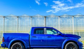 DODGE RAM 1500 5.7L HEMI V8 4X4 SPORT * 425 PK * WIDE BODY * 20 INCH 4 – PLAY BREEDSET * CUSTOM STRIPING * LEDBAR * TOPLIGHTS * AFSTAND START * LUCHTVERING * LPG PRINS ONDERBOUW * BOM VOL * UNIEKE KLEUR * CUSTOM KOPLAMPEN & ACHTERLICHTEN * EXTREEM LAGE BIJTELLING * vol