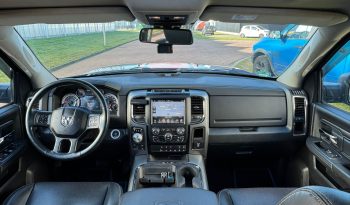 DODGE RAM 1500 5.7L HEMI V8 4X4 SPORT * 425 PK * WIDE BODY * 20 INCH 4 – PLAY BREEDSET * CUSTOM STRIPING * LEDBAR * TOPLIGHTS * AFSTAND START * LUCHTVERING * LPG PRINS ONDERBOUW * BOM VOL * UNIEKE KLEUR * CUSTOM KOPLAMPEN & ACHTERLICHTEN * EXTREEM LAGE BIJTELLING * vol