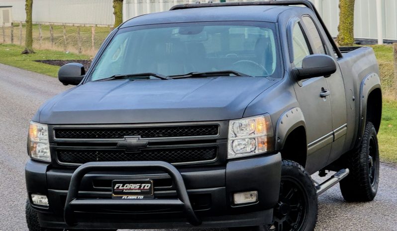 CHEVROLET SILVERADO 5.3L V8 4X4 320PK*DUBBEL CABINE*VERHOOGD*BULL-BAR*1E EIGENAAR*MATT ZWART GEWRAPT*ROLBEUGEL*ACHTERUIT RIJ CAMERA*LICHTMETALEN SPORTVELGEN* vol