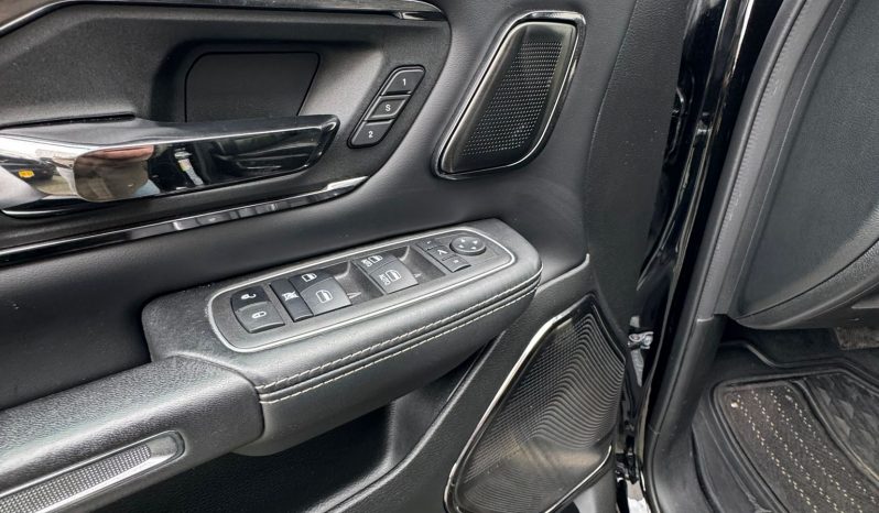 DODGE RAM 1500 5.7L HEMI 4X4 401PK * LIMITED EDITION * UNIEK * BOM VOL* WIDE BODY * RAMBOXEN * DIAMONDBACK-COVER * 22 INCH BREEDSET LICHTMETALEN SPORTVELGEN * GLASCOATING * OPEN UITLAATSYSTEEM * CUSTOM STRIPING * BLACK-OPPS UITVOERING * PPF SMOKE VERLICHTING * AFSTAND START * LUCHTVERING * vol