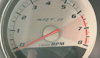 DODGE CHALLENGER 6.1L V8 SRT-8 450PK * COUPE * COLLECTORS ITEM * LIEFHEBBER * SLECHTS 56.000 KM N.A.P * NIEUWSTAAT * RVS UITLAATSYSTEEM * 22 INCH BREEDSET * BREMBO KLAUWEN * GEVENTILEERDE REMSCHIJVEN * CARBON STRIPING * SCHUIFKANTELDAK * AFSTAND START * FULL OPTION * JONGENSDROOM * vol