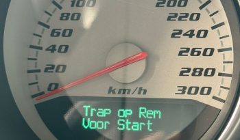 DODGE CHALLENGER 6.1L V8 SRT-8 450PK * COUPE * COLLECTORS ITEM * LIEFHEBBER * SLECHTS 56.000 KM N.A.P * NIEUWSTAAT * RVS UITLAATSYSTEEM * 22 INCH BREEDSET * BREMBO KLAUWEN * GEVENTILEERDE REMSCHIJVEN * CARBON STRIPING * SCHUIFKANTELDAK * AFSTAND START * FULL OPTION * JONGENSDROOM * vol