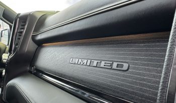 DODGE RAM 1500 5.7L HEMI 4X4 401PK * LIMITED EDITION * UNIEK * BOM VOL* WIDE BODY * RAMBOXEN * DIAMONDBACK-COVER * 22 INCH BREEDSET LICHTMETALEN SPORTVELGEN * GLASCOATING * OPEN UITLAATSYSTEEM * CUSTOM STRIPING * BLACK-OPPS UITVOERING * PPF SMOKE VERLICHTING * AFSTAND START * LUCHTVERING * vol