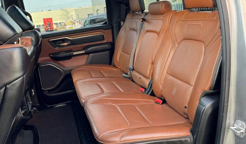 DODGE RAM 1500 5.7L HEMI 4X4 401PK V8 * LONGHORN EDITION * FULL OPTION * BLACK-OPPS * 360 CAMERA * ADAPTIEVE CRUISE CONTROLE * LANE ASSIST * PRACHTIG * 22 INCH XD SPORTVELGEN BREEDSET * ZWARTE HEMEL * SUPER DIKKE KLEUR COMBINATIE * vol