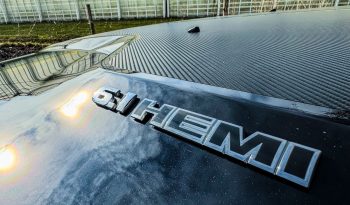 DODGE CHALLENGER 6.1L V8 SRT-8 450PK * COUPE * COLLECTORS ITEM * LIEFHEBBER * SLECHTS 56.000 KM N.A.P * NIEUWSTAAT * RVS UITLAATSYSTEEM * 22 INCH BREEDSET * BREMBO KLAUWEN * GEVENTILEERDE REMSCHIJVEN * CARBON STRIPING * SCHUIFKANTELDAK * AFSTAND START * FULL OPTION * JONGENSDROOM * vol