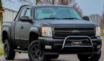 CHEVROLET SILVERADO 5.3L V8 4X4 320PK*DUBBEL CABINE*VERHOOGD*BULL-BAR*1E EIGENAAR*MATT ZWART GEWRAPT*ROLBEUGEL*ACHTERUIT RIJ CAMERA*LICHTMETALEN SPORTVELGEN* vol