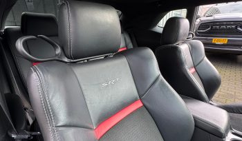 DODGE CHALLENGER 6.1L V8 SRT-8 450PK * COUPE * COLLECTORS ITEM * LIEFHEBBER * SLECHTS 56.000 KM N.A.P * NIEUWSTAAT * RVS UITLAATSYSTEEM * 22 INCH BREEDSET * BREMBO KLAUWEN * GEVENTILEERDE REMSCHIJVEN * CARBON STRIPING * SCHUIFKANTELDAK * AFSTAND START * FULL OPTION * JONGENSDROOM * vol