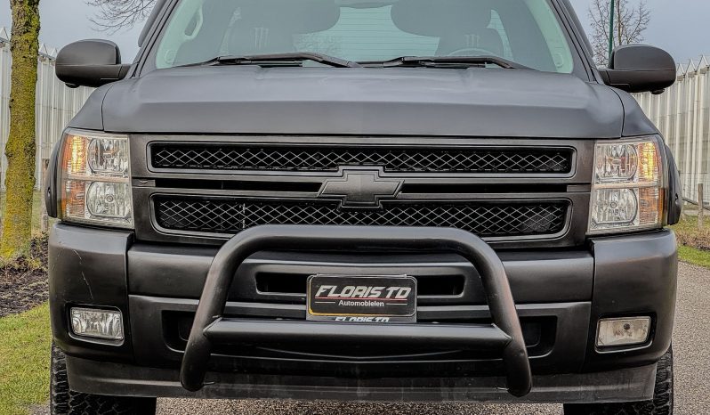 CHEVROLET SILVERADO 5.3L V8 4X4 320PK*DUBBEL CABINE*VERHOOGD*BULL-BAR*1E EIGENAAR*MATT ZWART GEWRAPT*ROLBEUGEL*ACHTERUIT RIJ CAMERA*LICHTMETALEN SPORTVELGEN* vol