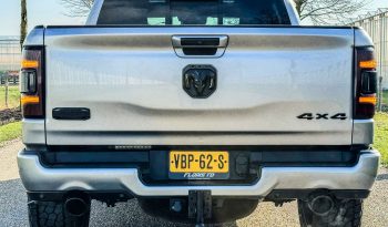 DODGE RAM 1500 5.7L HEMI 4X4 401PK V8 * LONGHORN EDITION * FULL OPTION * BLACK-OPPS * 360 CAMERA * ADAPTIEVE CRUISE CONTROLE * LANE ASSIST * PRACHTIG * 22 INCH XD SPORTVELGEN BREEDSET * ZWARTE HEMEL * SUPER DIKKE KLEUR COMBINATIE * vol