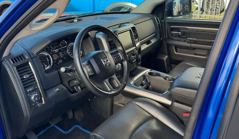 DODGE RAM 1500 5.7L HEMI V8 4X4 SPORT * 425 PK * WIDE BODY * 20 INCH 4 – PLAY BREEDSET * CUSTOM STRIPING * LEDBAR * TOPLIGHTS * AFSTAND START * LUCHTVERING * LPG PRINS ONDERBOUW * BOM VOL * UNIEKE KLEUR * CUSTOM KOPLAMPEN & ACHTERLICHTEN * EXTREEM LAGE BIJTELLING * vol