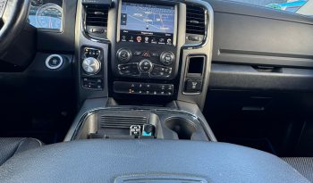 DODGE RAM 1500 5.7L HEMI V8 4X4 SPORT * 425 PK * WIDE BODY * 20 INCH 4 – PLAY BREEDSET * CUSTOM STRIPING * LEDBAR * TOPLIGHTS * AFSTAND START * LUCHTVERING * LPG PRINS ONDERBOUW * BOM VOL * UNIEKE KLEUR * CUSTOM KOPLAMPEN & ACHTERLICHTEN * EXTREEM LAGE BIJTELLING * vol