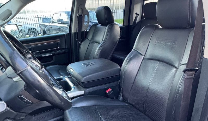 DODGE RAM 1500 5.7L V8 HEMI 4X4 401PK * LARAMIE * BLACK-OPPS * FULL OPTION * MAGNAFLOW UITLAATSYSTEEM * PPF SMOKE ROND OM * CUSTOM STRIPING * TOW HOOKS * AFSTAND START * LPG PRINS ONDERBOUW * APPLE CARPLAY * SCHUIFKANTELDAK * STOELVERKOELING * STOELVERWARMING * STUURVERWARMING * vol