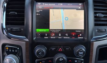 DODGE RAM 1500 5.7L V8 HEMI 4X4 401PK * LARAMIE * BLACK-OPPS * FULL OPTION * MAGNAFLOW UITLAATSYSTEEM * PPF SMOKE ROND OM * CUSTOM STRIPING * TOW HOOKS * AFSTAND START * LPG PRINS ONDERBOUW * APPLE CARPLAY * SCHUIFKANTELDAK * STOELVERKOELING * STOELVERWARMING * STUURVERWARMING * vol