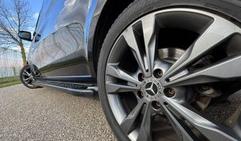 MERCEDES – BENZ VITO 119 CDI* AUTOMAAT * DUBBEL CABINE * VOL LEDER * BOM VOL * TREKHAAK * ACHTERUIT RIJ CAMERA * PARKEERHULP * GETINTE RUITEN * 225 PK * 5 ZITPLAATSEN * LED KOPLAMPEN * STOELVERWARMING * vol