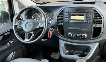 MERCEDES – BENZ VITO 119 CDI* AUTOMAAT * DUBBEL CABINE * VOL LEDER * BOM VOL * TREKHAAK * ACHTERUIT RIJ CAMERA * PARKEERHULP * GETINTE RUITEN * 225 PK * 5 ZITPLAATSEN * LED KOPLAMPEN * STOELVERWARMING * vol