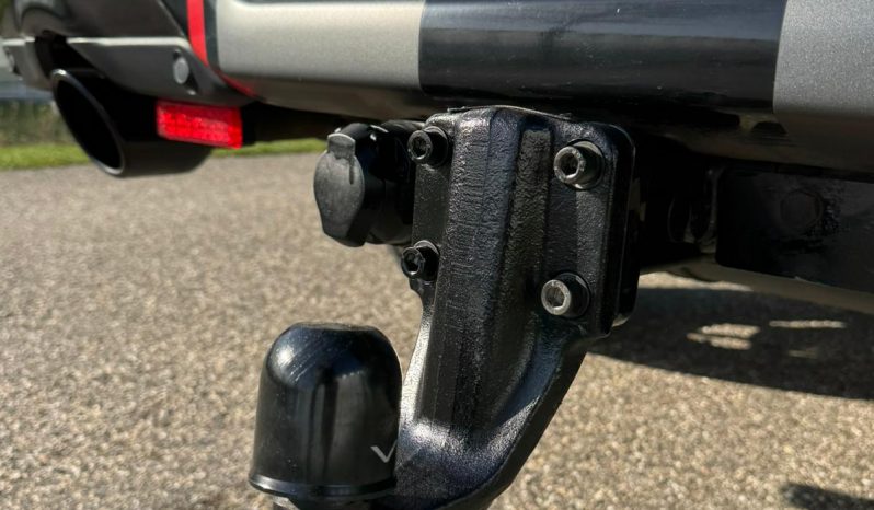 DODGE RAM 1500 5.7L HEMI V8 4X4 401PK * BLACK-OPPS * 22 INCH 4 – PLAY * HEAD-UP DISPLAY * DIGITALE BINNEN SPIEGEL CAMERA * OPEN UITLAATSYSTEEM * CUSTOM STRIPING * LPG PRINS 122 LITER * AFSTAND START * PPF SMOKE VERLICHTING ROND OM * GETINTE RUITEN * LANE ASSIST * BLIND SPORT RADAR IN SPIEGELS * vol