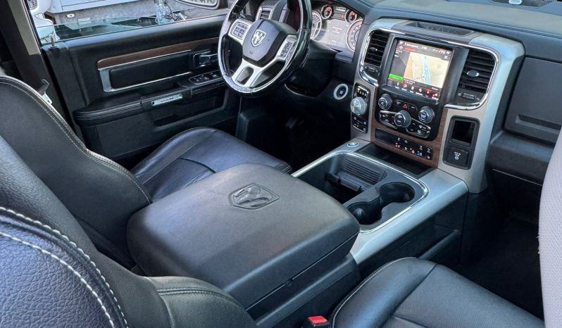 DODGE RAM 1500 5.7L V8 HEMI 4X4 401PK * LARAMIE * BLACK-OPPS * FULL OPTION * MAGNAFLOW UITLAATSYSTEEM * PPF SMOKE ROND OM * CUSTOM STRIPING * TOW HOOKS * AFSTAND START * LPG PRINS ONDERBOUW * APPLE CARPLAY * SCHUIFKANTELDAK * STOELVERKOELING * STOELVERWARMING * STUURVERWARMING * vol