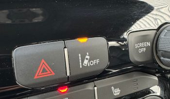 DODGE RAM 1500 5.7L HEMI V8 4X4 401PK * BLACK-OPPS * 22 INCH 4 – PLAY * HEAD-UP DISPLAY * DIGITALE BINNEN SPIEGEL CAMERA * OPEN UITLAATSYSTEEM * CUSTOM STRIPING * LPG PRINS 122 LITER * AFSTAND START * PPF SMOKE VERLICHTING ROND OM * GETINTE RUITEN * LANE ASSIST * BLIND SPORT RADAR IN SPIEGELS * vol