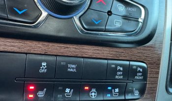 DODGE RAM 1500 5.7L V8 HEMI 4X4 401PK * LARAMIE * BLACK-OPPS * FULL OPTION * MAGNAFLOW UITLAATSYSTEEM * PPF SMOKE ROND OM * CUSTOM STRIPING * TOW HOOKS * AFSTAND START * LPG PRINS ONDERBOUW * APPLE CARPLAY * SCHUIFKANTELDAK * STOELVERKOELING * STOELVERWARMING * STUURVERWARMING * vol