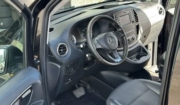 MERCEDES – BENZ VITO 119 CDI* AUTOMAAT * DUBBEL CABINE * VOL LEDER * BOM VOL * TREKHAAK * ACHTERUIT RIJ CAMERA * PARKEERHULP * GETINTE RUITEN * 225 PK * 5 ZITPLAATSEN * LED KOPLAMPEN * STOELVERWARMING * vol