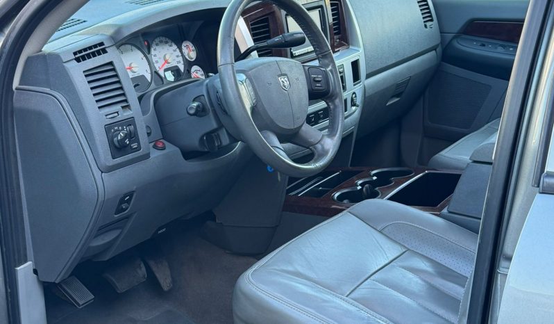 DODGE RAM 2500 6.7 L CUMMINS TURBO DIESEL* THE 1 MILLION ENGINE * ONVERWOESTBAAR STERK * SCHUIFKANTELDAK * VOL LEDER * TREKHAAK 3500 KG * AFSTAND START * FULL OPTION * KEURIG NETTE CONDITIE * SLECHTS 213.000 KM N.A.P * LEDBAR * VERHOOGD * VERBREED * EXTREEM LAGE BIJTELLING * LIEFHEBBER * UNIEK * vol