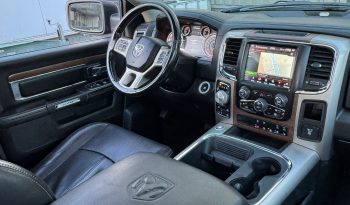 DODGE RAM 1500 5.7L V8 HEMI 4X4 401PK * LARAMIE * BLACK-OPPS * FULL OPTION * MAGNAFLOW UITLAATSYSTEEM * PPF SMOKE ROND OM * CUSTOM STRIPING * TOW HOOKS * AFSTAND START * LPG PRINS ONDERBOUW * APPLE CARPLAY * SCHUIFKANTELDAK * STOELVERKOELING * STOELVERWARMING * STUURVERWARMING * vol