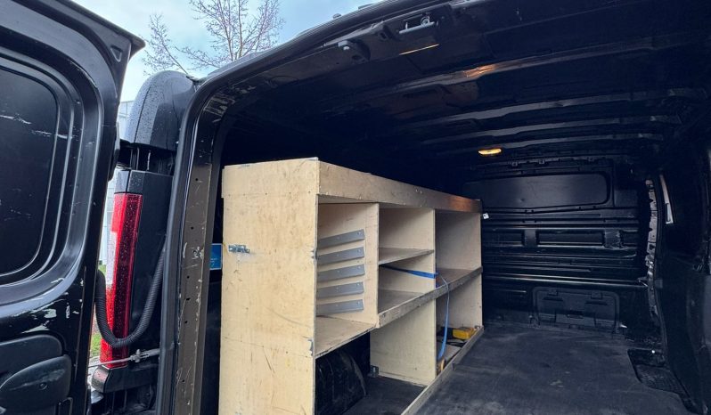 RENAULT TRAFIC 1.6 CDI 120 PK * 3 ZITPLAATSEN * ZWART * INRUIL * TREKHAAK 2.000 KG * KLAPDEUREN * AIRCO * CRUISE CONTROLE * ARMLIGGER * CENTRALE DEURVERGRENDELING * RADIO / CD * vol