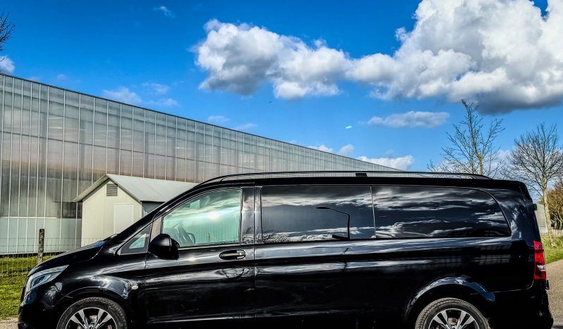 MERCEDES – BENZ VITO 119 CDI* AUTOMAAT * DUBBEL CABINE * VOL LEDER * BOM VOL * TREKHAAK * ACHTERUIT RIJ CAMERA * PARKEERHULP * GETINTE RUITEN * 225 PK * 5 ZITPLAATSEN * LED KOPLAMPEN * STOELVERWARMING * vol