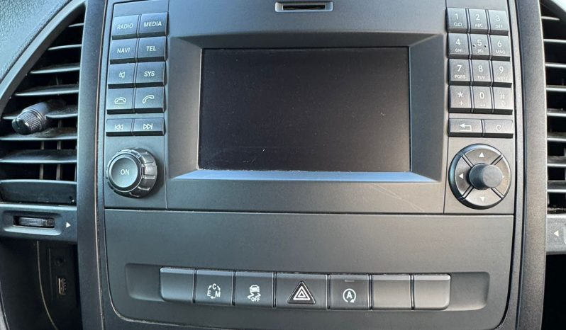 MERCEDES – BENZ VITO 119 CDI* AUTOMAAT * DUBBEL CABINE * VOL LEDER * BOM VOL * TREKHAAK * ACHTERUIT RIJ CAMERA * PARKEERHULP * GETINTE RUITEN * 225 PK * 5 ZITPLAATSEN * LED KOPLAMPEN * STOELVERWARMING * vol