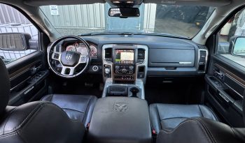 DODGE RAM 1500 5.7L V8 HEMI 4X4 401PK * LARAMIE * BLACK-OPPS * FULL OPTION * MAGNAFLOW UITLAATSYSTEEM * PPF SMOKE ROND OM * CUSTOM STRIPING * TOW HOOKS * AFSTAND START * LPG PRINS ONDERBOUW * APPLE CARPLAY * SCHUIFKANTELDAK * STOELVERKOELING * STOELVERWARMING * STUURVERWARMING * vol