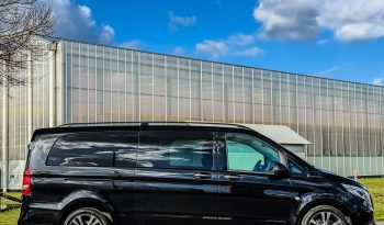 MERCEDES – BENZ VITO 119 CDI* AUTOMAAT * DUBBEL CABINE * VOL LEDER * BOM VOL * TREKHAAK * ACHTERUIT RIJ CAMERA * PARKEERHULP * GETINTE RUITEN * 225 PK * 5 ZITPLAATSEN * LED KOPLAMPEN * STOELVERWARMING * vol