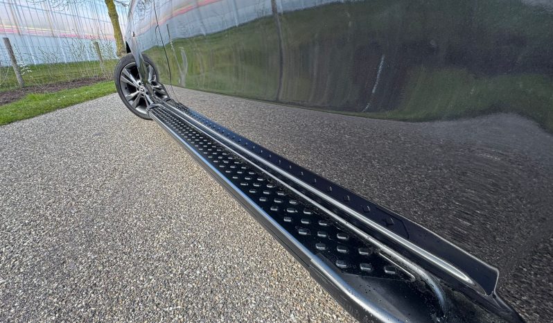 MERCEDES – BENZ VITO 119 CDI* AUTOMAAT * DUBBEL CABINE * VOL LEDER * BOM VOL * TREKHAAK * ACHTERUIT RIJ CAMERA * PARKEERHULP * GETINTE RUITEN * 225 PK * 5 ZITPLAATSEN * LED KOPLAMPEN * STOELVERWARMING * vol