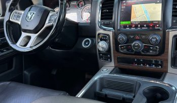 DODGE RAM 1500 5.7L V8 HEMI 4X4 401PK * LARAMIE * BLACK-OPPS * FULL OPTION * MAGNAFLOW UITLAATSYSTEEM * PPF SMOKE ROND OM * CUSTOM STRIPING * TOW HOOKS * AFSTAND START * LPG PRINS ONDERBOUW * APPLE CARPLAY * SCHUIFKANTELDAK * STOELVERKOELING * STOELVERWARMING * STUURVERWARMING * vol