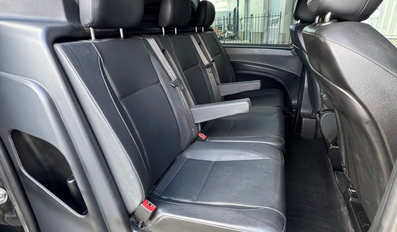 MERCEDES – BENZ VITO 119 CDI* AUTOMAAT * DUBBEL CABINE * VOL LEDER * BOM VOL * TREKHAAK * ACHTERUIT RIJ CAMERA * PARKEERHULP * GETINTE RUITEN * 225 PK * 5 ZITPLAATSEN * LED KOPLAMPEN * STOELVERWARMING * vol