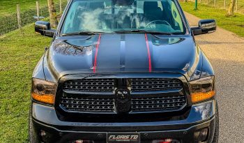 DODGE RAM 1500 5.7L V8 HEMI 4X4 401PK * LARAMIE * BLACK-OPPS * FULL OPTION * MAGNAFLOW UITLAATSYSTEEM * PPF SMOKE ROND OM * CUSTOM STRIPING * TOW HOOKS * AFSTAND START * LPG PRINS ONDERBOUW * APPLE CARPLAY * SCHUIFKANTELDAK * STOELVERKOELING * STOELVERWARMING * STUURVERWARMING * vol
