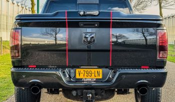 DODGE RAM 1500 5.7L V8 HEMI 4X4 401PK * LARAMIE * BLACK-OPPS * FULL OPTION * MAGNAFLOW UITLAATSYSTEEM * PPF SMOKE ROND OM * CUSTOM STRIPING * TOW HOOKS * AFSTAND START * LPG PRINS ONDERBOUW * APPLE CARPLAY * SCHUIFKANTELDAK * STOELVERKOELING * STOELVERWARMING * STUURVERWARMING * vol