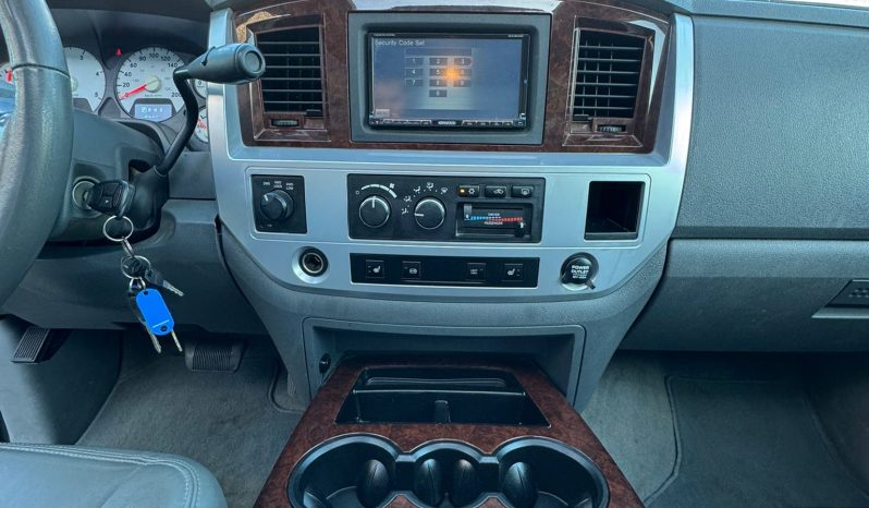 DODGE RAM 2500 6.7 L CUMMINS TURBO DIESEL* THE 1 MILLION ENGINE * ONVERWOESTBAAR STERK * SCHUIFKANTELDAK * VOL LEDER * TREKHAAK 3500 KG * AFSTAND START * FULL OPTION * KEURIG NETTE CONDITIE * SLECHTS 213.000 KM N.A.P * LEDBAR * VERHOOGD * VERBREED * EXTREEM LAGE BIJTELLING * LIEFHEBBER * UNIEK * vol