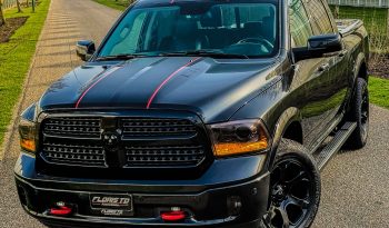 DODGE RAM 1500 5.7L V8 HEMI 4X4 401PK * LARAMIE * BLACK-OPPS * FULL OPTION * MAGNAFLOW UITLAATSYSTEEM * PPF SMOKE ROND OM * CUSTOM STRIPING * TOW HOOKS * AFSTAND START * LPG PRINS ONDERBOUW * APPLE CARPLAY * SCHUIFKANTELDAK * STOELVERKOELING * STOELVERWARMING * STUURVERWARMING * vol