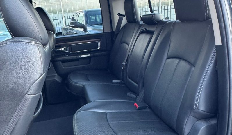 DODGE RAM 1500 5.7L V8 HEMI 4X4 401PK * LARAMIE * BLACK-OPPS * FULL OPTION * MAGNAFLOW UITLAATSYSTEEM * PPF SMOKE ROND OM * CUSTOM STRIPING * TOW HOOKS * AFSTAND START * LPG PRINS ONDERBOUW * APPLE CARPLAY * SCHUIFKANTELDAK * STOELVERKOELING * STOELVERWARMING * STUURVERWARMING * vol