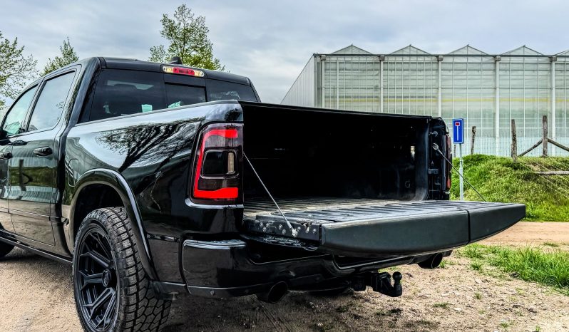 DODGE RAM 1500 5.7L HEMI 4X4 401PK V8 * LIMITED EDITION * BLACK-OPPS * FULL OPTION * DEELBARE ACHTERKLEP * 2021 * AFSTAND START * 22 INCH FUEL SPORTVELGEN * PRINS 200 LITER LPG * PERFORMANCE UITLAATSYSTEEM * 3500 KG TREKGEWICHT TREKHAAK * vol