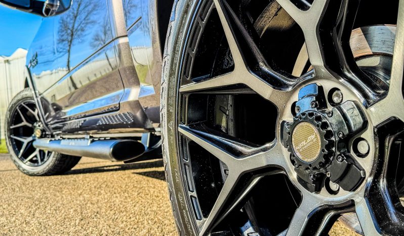 DODGE RAM 1500 5.7L HEMI 4X4 401PK V8 SPORT * FULL OPTION * LAGE BIJTELLING * 22 INCH 4 – PLAY LICHTMETALEN SPORTVELGEN * BLACK-OPPS * LUCHTVERING * MAGNAFLOW UITLAATSYSTEEM * AFSTAND START * SCHUIFKANTELDAK * R/T GRILL * TREKHAAK 3500 KG * 200 LITER PRINS LPG – G3 * vol